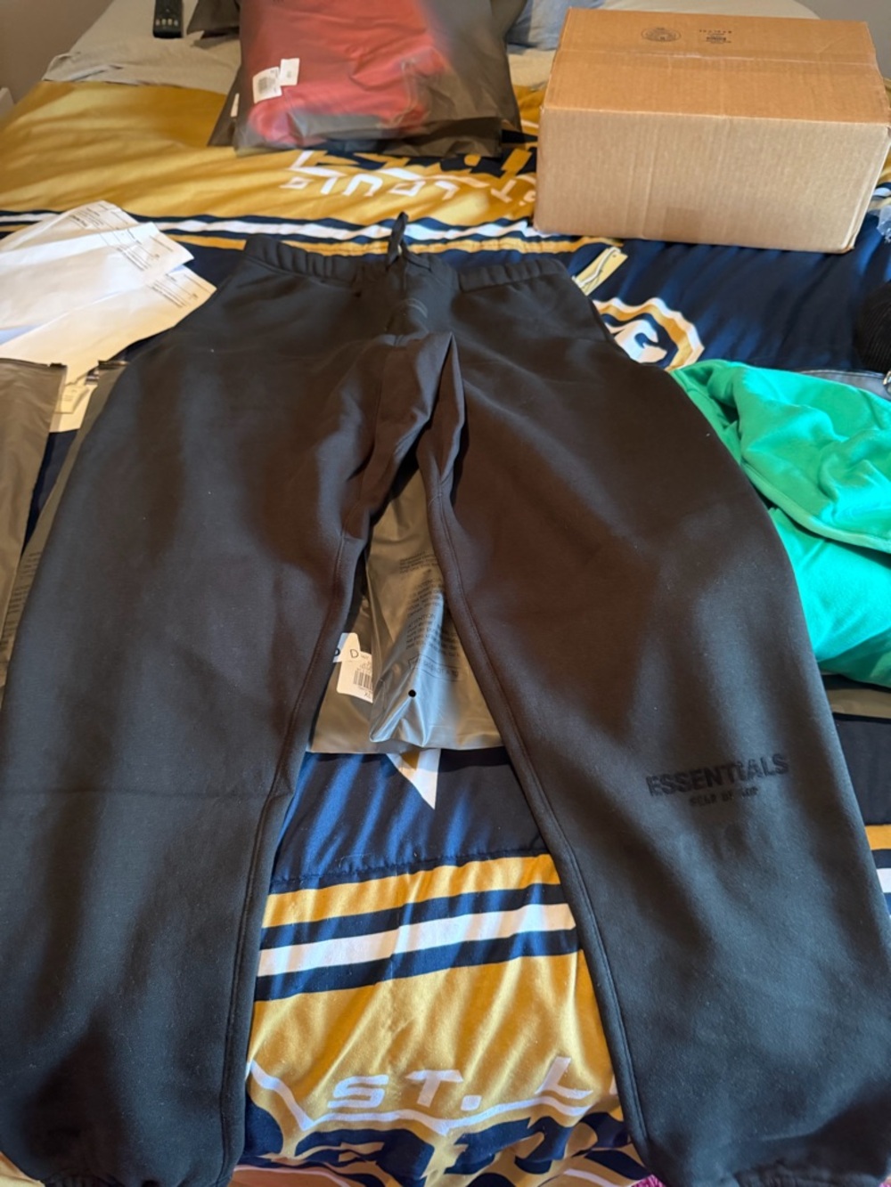 ESSENTIALS Black Men's Jogger Sweatpants large new with pacsun tags in bag